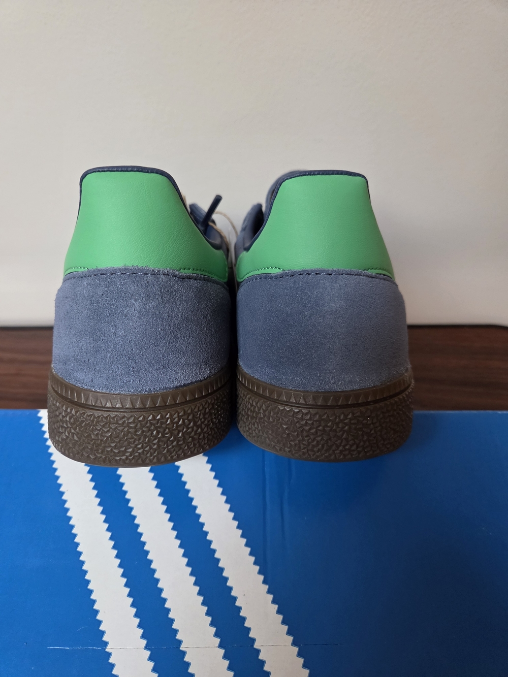 Brand New Adidas Men’s Blue Suede Spezial Sneakers with Green Stripes - Picture 6 of 8
